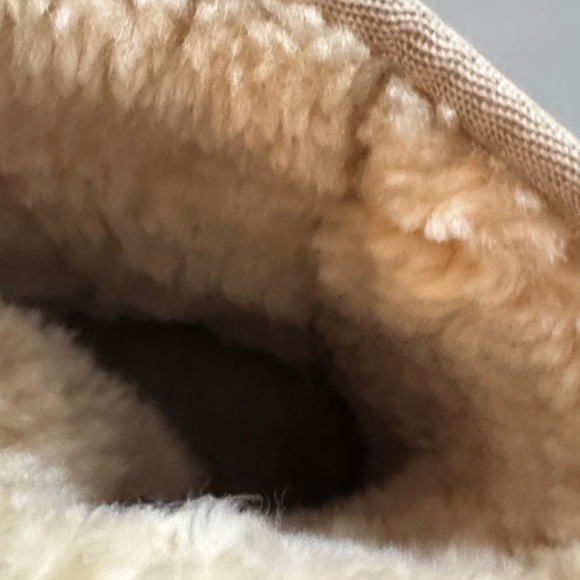 UGG Classic Tan Boots with Shearling - Picture 11 of 12
